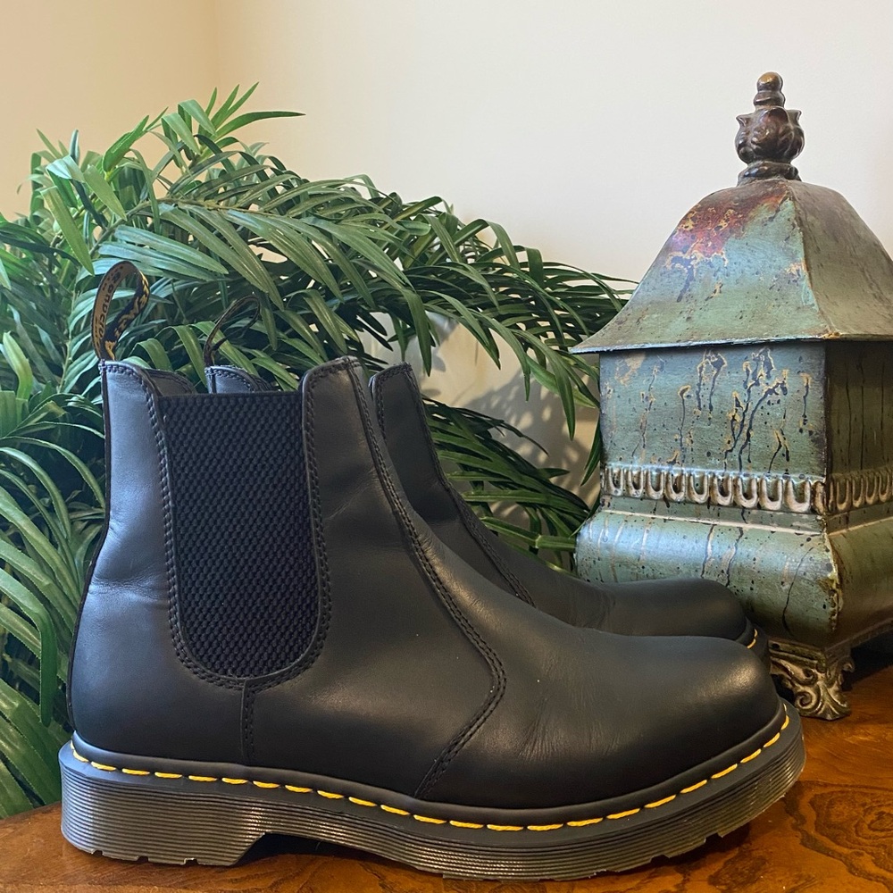Dr. Martens 2976 Women's Black Leather Chelsea Boots Size 10